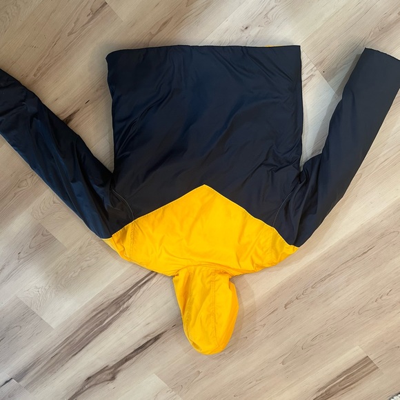 Nike men’s quilted zip up jacket with hood and ribbed Lining - Picture 3 of 7